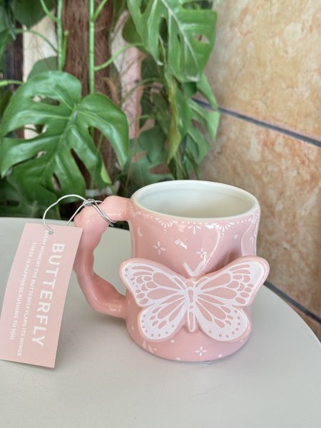 كوب كبير فراشة