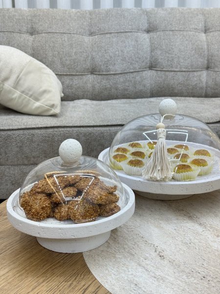 مضيفة حجر مع غطاء اكريلك