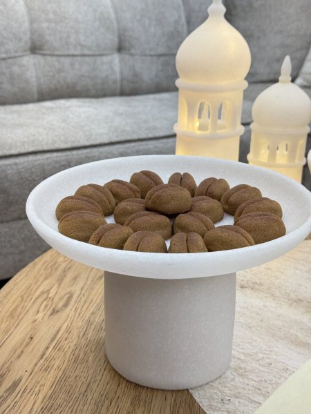 صحن تقديم مع قاعدة من الريزين