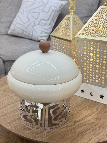 مضيفة معدن بيج حجم كبير