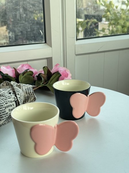 كوب يد فراشة