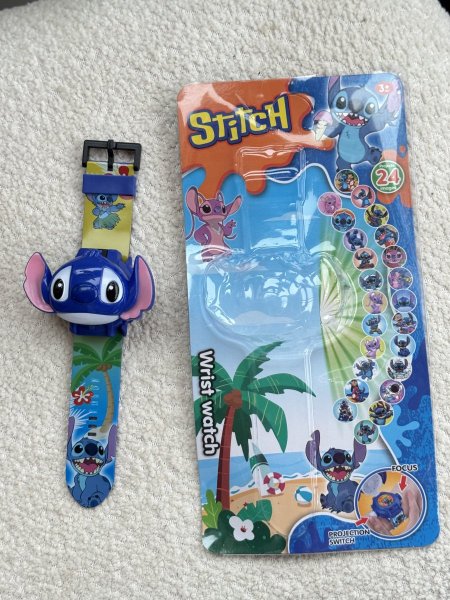 ساعة مع بروجكتر مضيئ