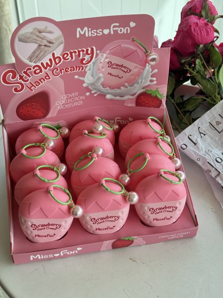 كريم الفراولة برائحة شهية