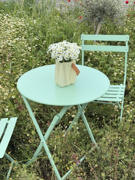 طقم معدن طاولة وكرسيين قابل للطوي