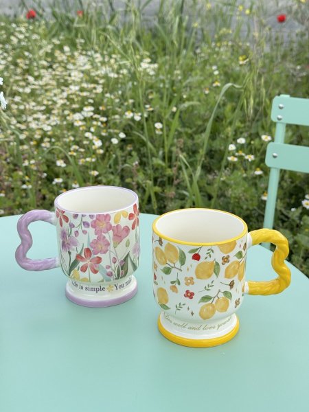 كوب ليمون و ورد