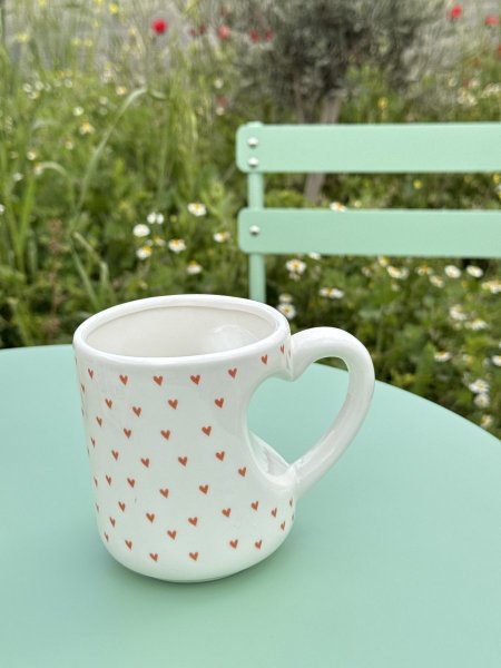 كوب قلوب احمر