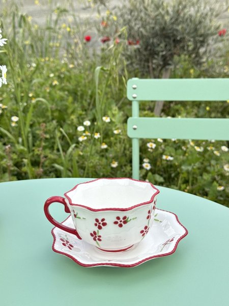 كوب ورد احمر مزخرف