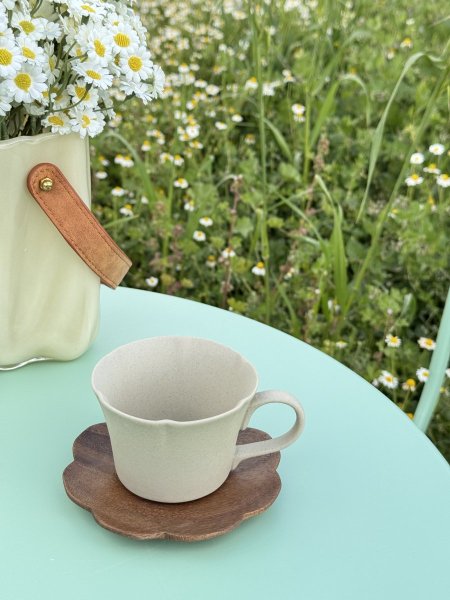 كوب بورسلان مع قاعدة خشب