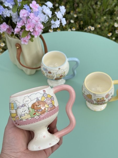 كوب برسومات ملونة