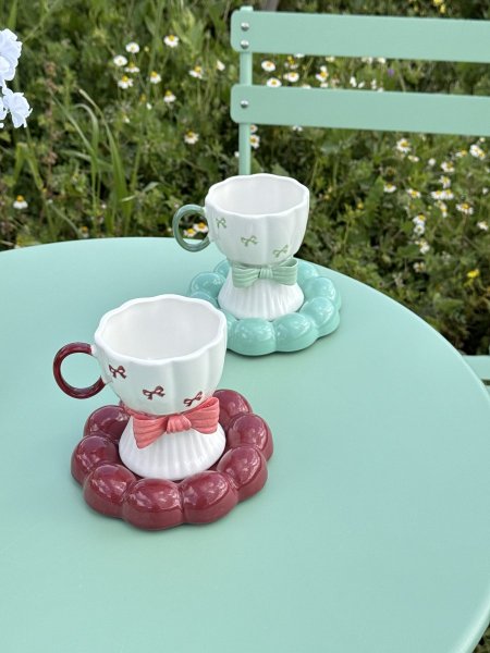 كوب فيونكة مع صحن بورسلان