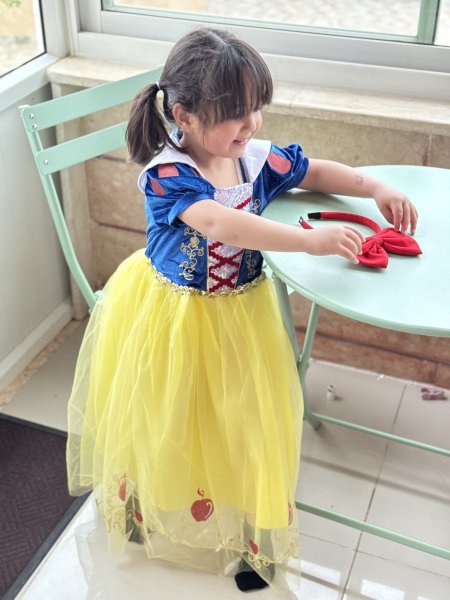 فستان فلة والاقزام