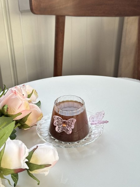 فنجان قهوة فراشة