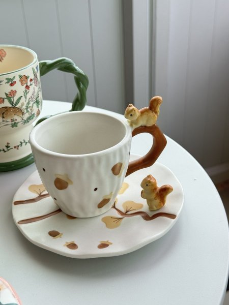 كوب سنجاب مع صحن