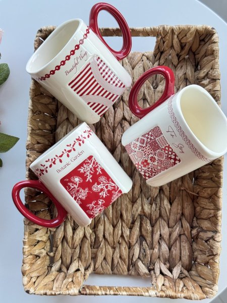 كوب احمر برسومات مميزة