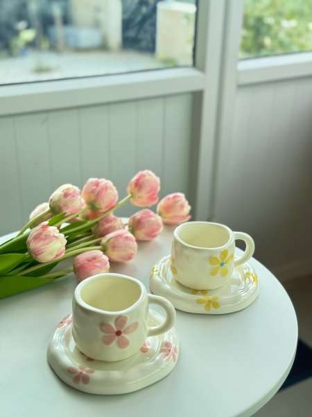 كوب ورد مع صحن