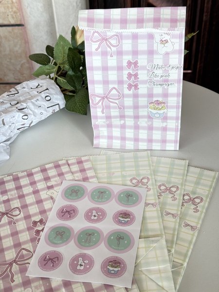 6 اكياس مع طوابع