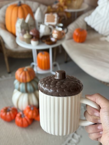كوب السنجاب مع غطاء