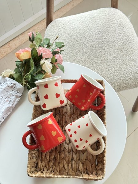 مج قلوب ابيض واحمر