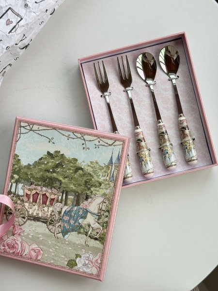 بكج معلقتين وشوكتين الحصان