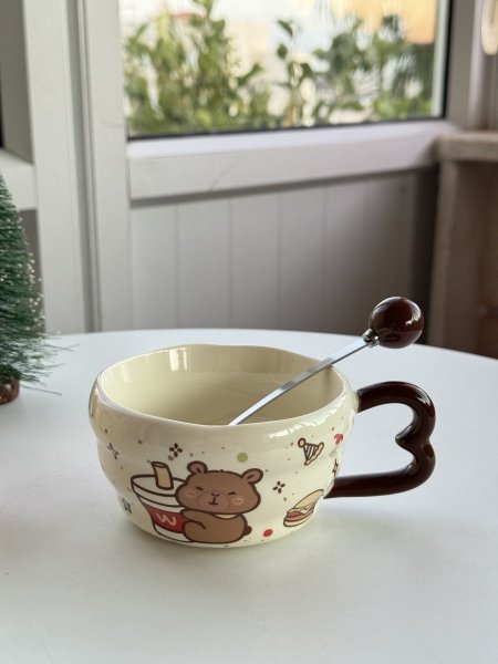 كوب دب مع معلقة