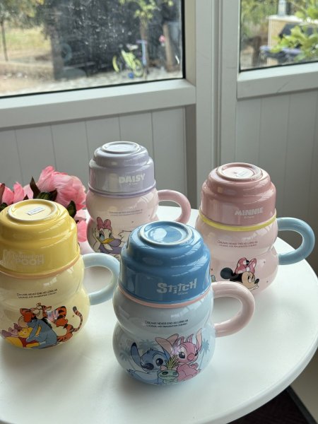 ابريق ديزني مع كوب