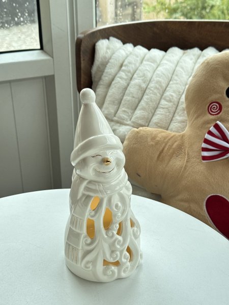 رجل التلج مع اضاءة