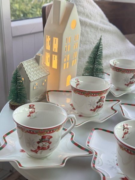 طقم رجل الثلج 6 اكواب شاي مع 6 صحون